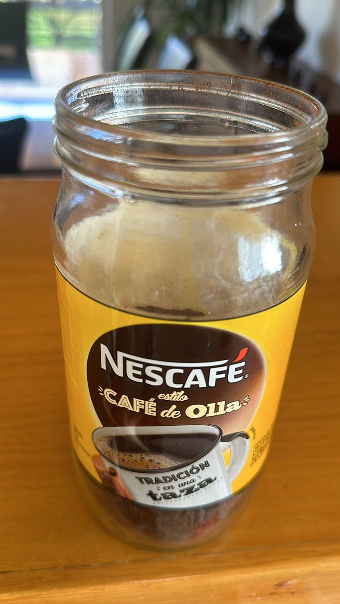 Woe_George's tweet photo. Mi super cafetera descompuesta y el servicio único café que encontré es esta mmda que hasta caduca debe estar 🫤#AyDeMi https://t.co/JagJIz3EO1