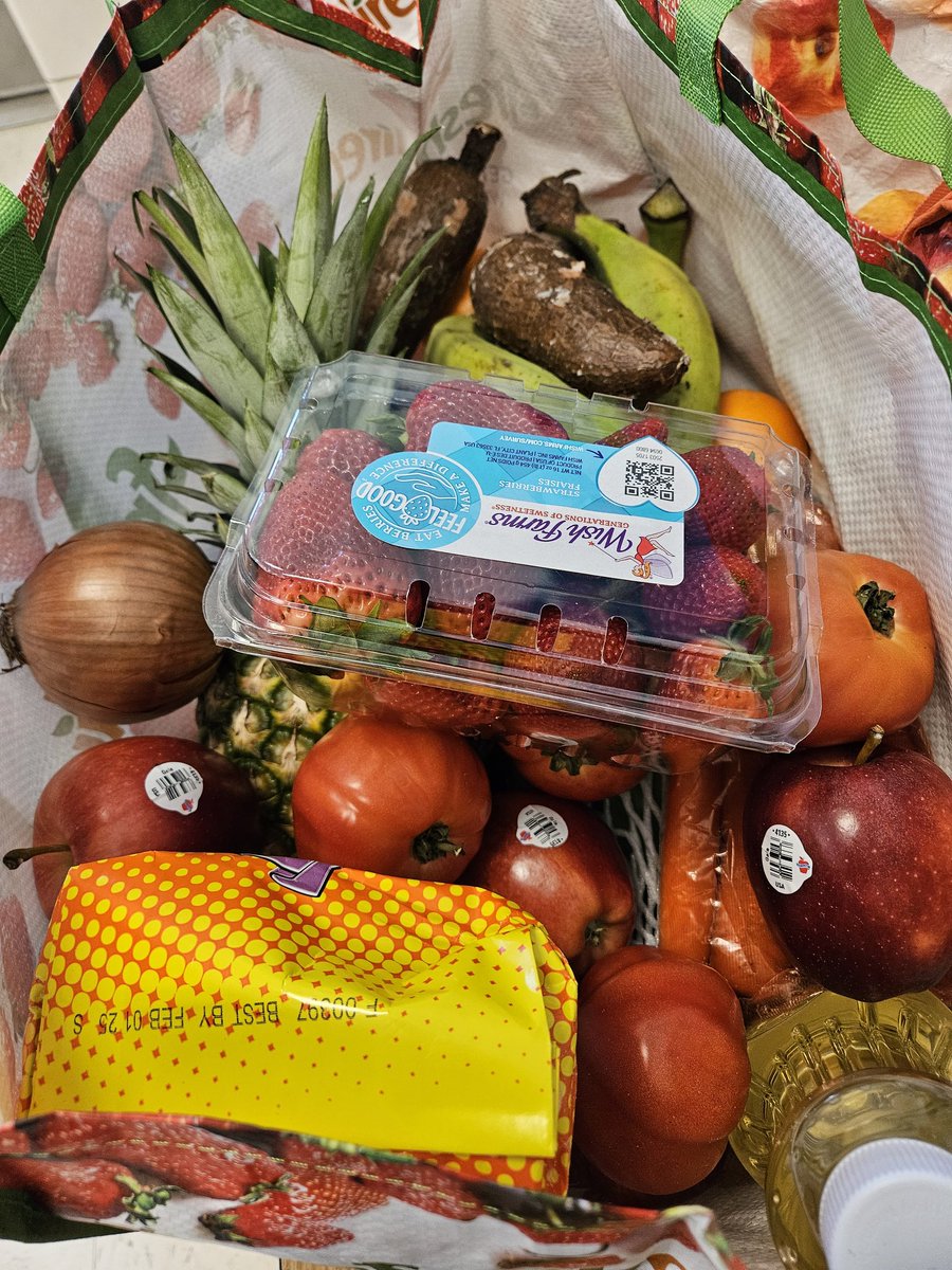 Oakland Terrace has partnered with Small Things Matter to provide our families with fresh fruits and veggies. This amazing organization is run by a few, and supported by many volunteers! This is a wonderful resource for our community!