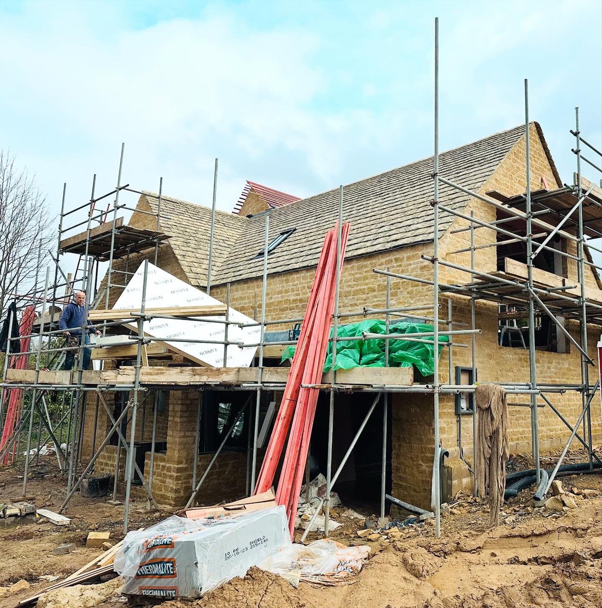 BasementCellar's tweet photo. Next phase of work ongoing at this Cotswold New Build project with @GTBHomes. Type A waterproofing applied previously and Type C with radon protection going in. #waterproofing #retainingwalls #groundgas #radon #radonprotection #gloucestershire #cotswolds https://t.co/ybcnvBd2Z8