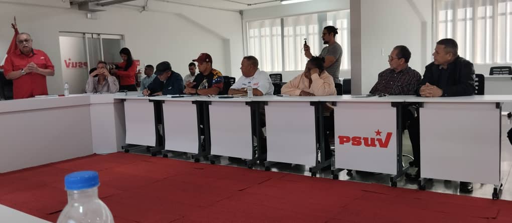 Este #22Mar de 2024,  la Dirección Nacional de la CBST en reunión con el 1er Vicepresidente del PSUV,  Cap. Diosdado Cabello.

Articulando la clase Obrera para la ofensiva victoriosa del 28 de julio.

#ElQueVaEsNicolás 
#ConstruyendoPatria 
#ClaseObreraResteadaConMaduro