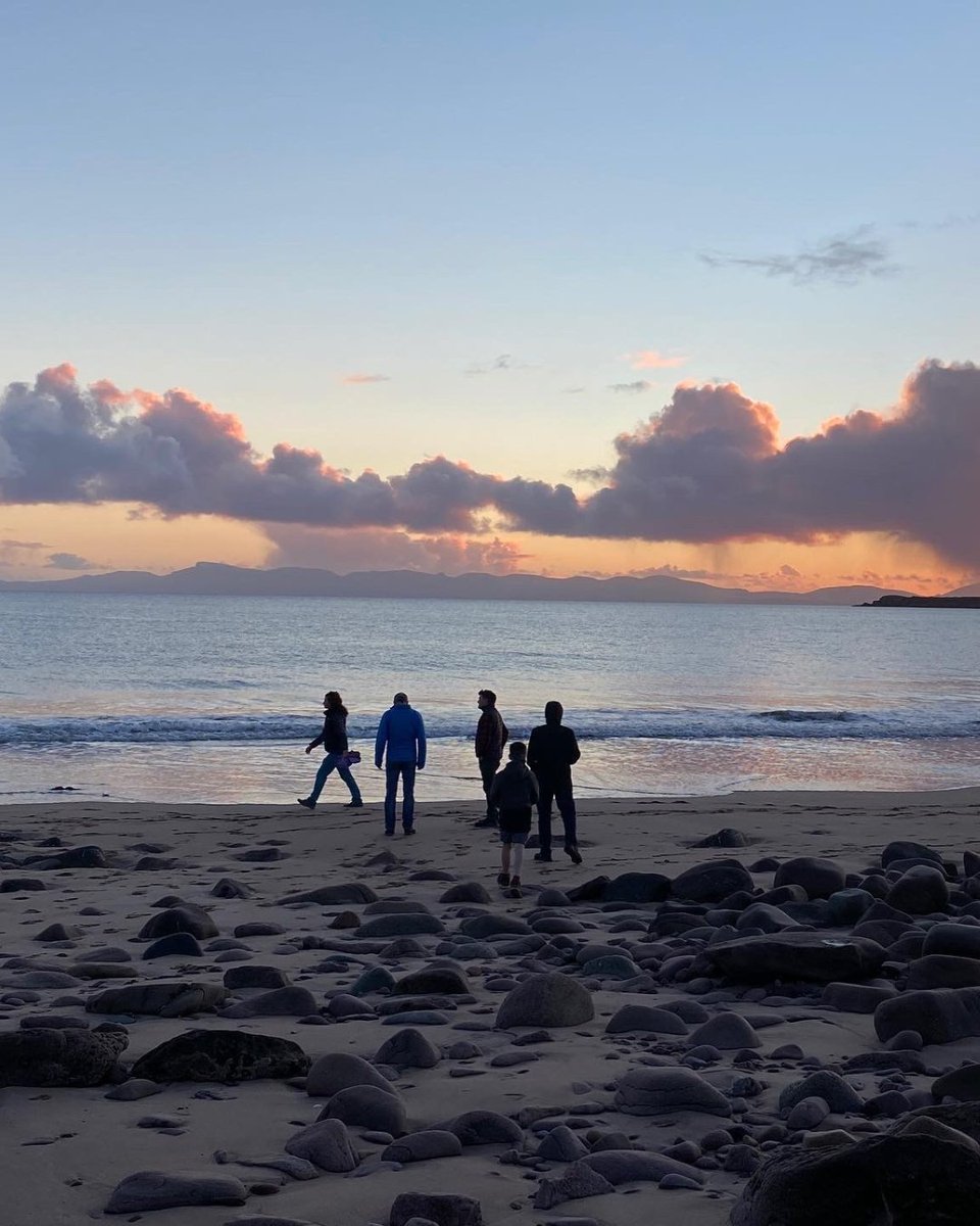 Nothing beats watching the sun go down on a beautiful winters evening from the beach 🌅 @visitscotland @hihostels #sunset #scottishbeach #views #viewsfordays #scottishoutdoors