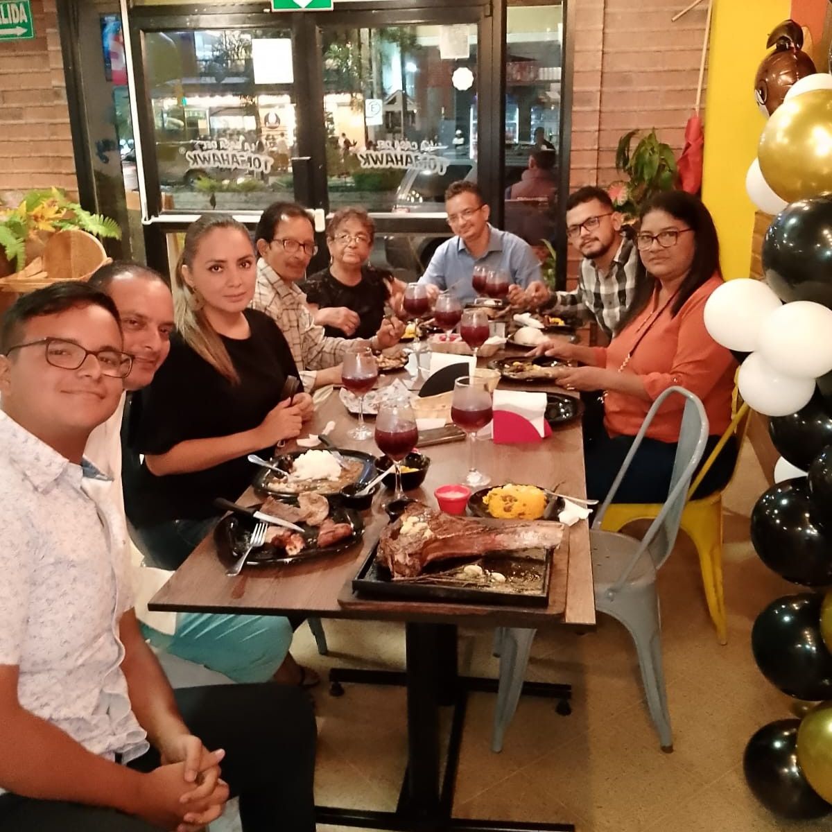 TomahawkEc's tweet photo. El #Viernes es de 24 #Boneless por $9.99+iva.

Hoy empieza el fin de semana para muchos, y nosotros somos la excusa perfecta para salir.

Reserva hoy: 📱 0968826776 

#Guayaquil #Restaurante #Ecuador #ParaTi #ForYou #coctel #TripAdvisor #Vikingos #ALoGrande #Alitas #SmashBurger https://t.co/QvTjFtlDS3