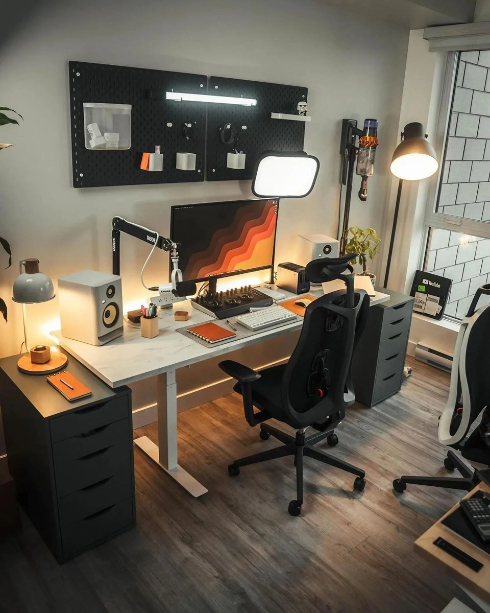 WindowsWally's tweet photo. Today's Fancy Desktop Setup #HomeOffice #Workspace #DesignOffice #DeskSetup https://t.co/5rBLAVaWy9 https://t.co/SB9qgOX5zC