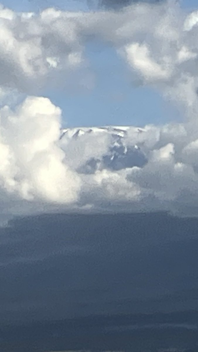 The snows of Kilimanjaro. ⁦@TUIUK⁩ Kenya press trip gets a peek at the 19,341ft peak of the Roof of Africa on last night, staying at Amboseli park