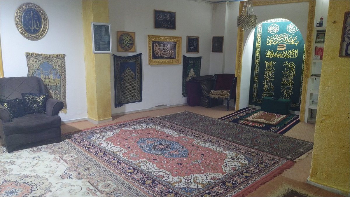 Abdulkadir Geylani Hz Dergahı 🌹
Herkesi Bekleriz Sohbet Zikir Meclisi

#ISLAM #muhammed #aşk #zikir #instagramdown #abdulkadirgeylanihz #din @