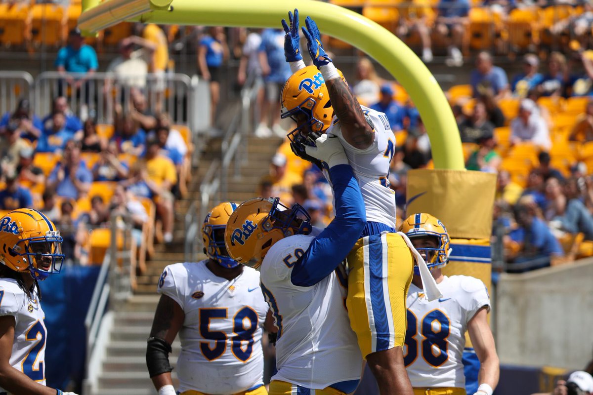 #AGTG Blessed to receive an offer to the University of Pittsburgh! Thank you <a href="/CoachDuzzPittFB/">Pat Narduzzi</a> and <a href="/CoachDarveau/">Jeremy Darveau</a> for this opportunity.  
<a href="/MrMurrayTJ/">Michael Murray Jr.</a> <a href="/wpialsportsnews/">WPIAL Sportsmen</a>