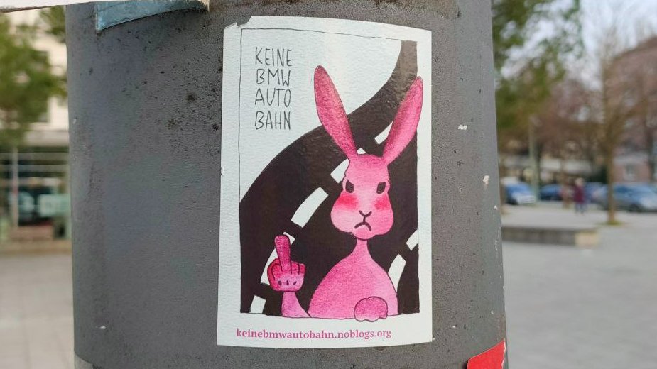 AnarchoMuenchen's tweet photo. Keine BMW Autobahn! 🐰 #Hasenbergl 🐇 #Muenchen https://t.co/xLVpKzstUn