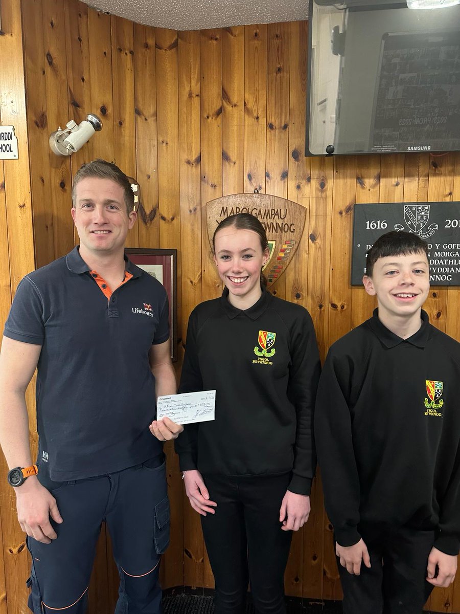 Adran y Gymraeg tweet media