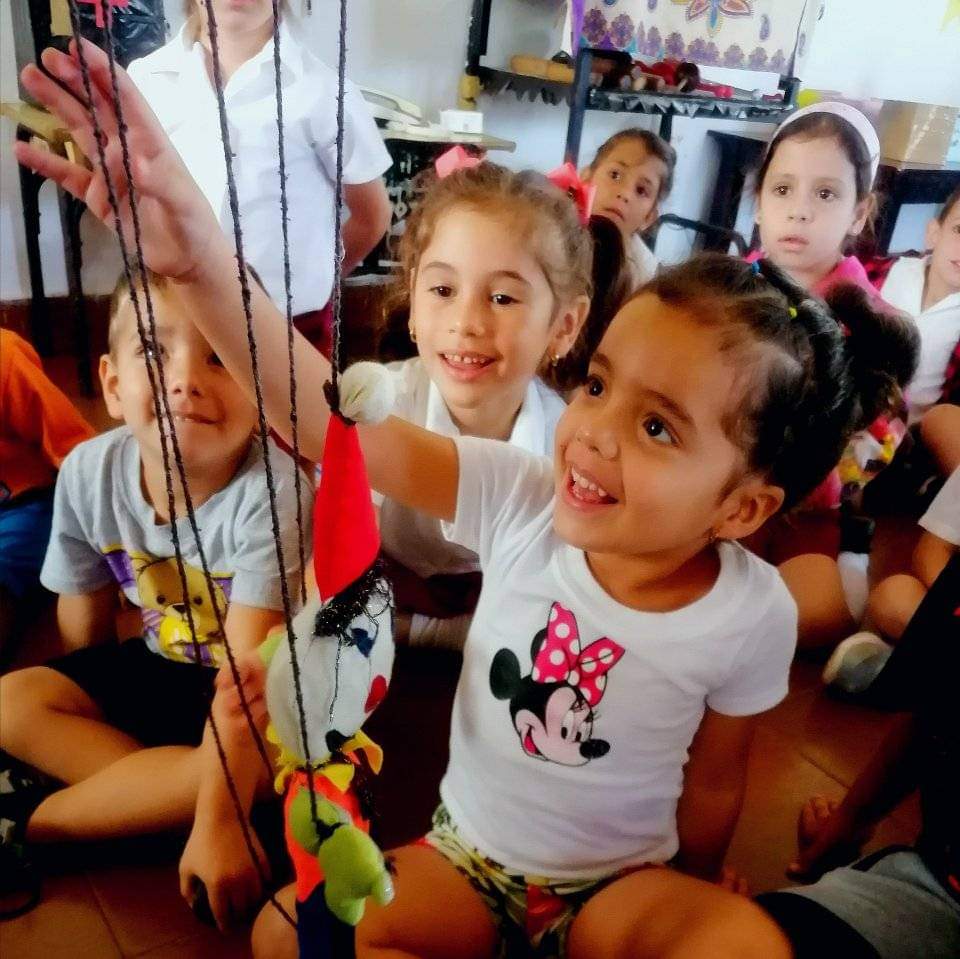 CulturaRem's tweet photo. ¡Alegrías infantiles!
Llega el Proyecto Sociocultural Buenaventura de la Casa de Cultura Estanislao Acosta Montero a la casita infantil Los Zapaticos de Rosa de la escuela primaria Fabricio Ojeda.

#octavavillacultural #culturaremedios #CubaEsCultura #NuestroRemedios https://t.co/GwB4px1WoR