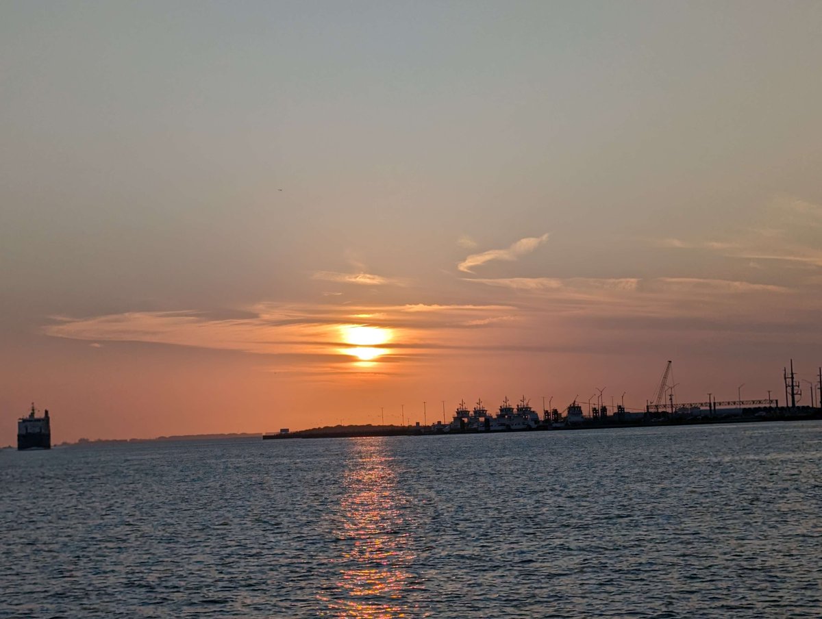 Redesign2024's tweet image. Final and Best Photo from my trip #Sunset #Spingbreak #Texas #CorpusChristi #Boat #Tour #Dolphin #Finale