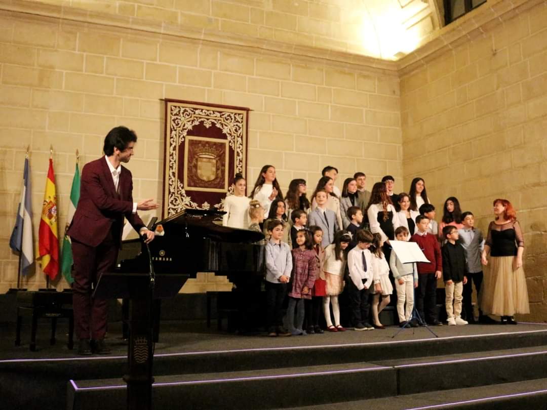 chiclana's tweet photo. @juanjosesv: "Aforo completo y un maravilloso público tuvimos el pasado sábado en Jerez.

Qué gran disfrute lleno de música y reencuentros en una colaboración con @musicry.cem que afortunadamente nunca falta en mi agenda".

📸: @maribelvaru https://t.co/rUTHj50JpX