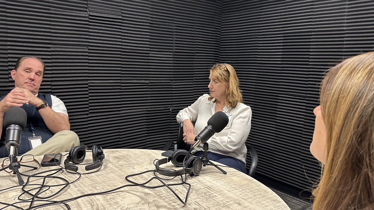 Devem's tweet photo. Enjoying our time at @PCS_NC with their podcast studio today! 🎧Great people! Exchanging tips and encouragements! Communication and Education. #BCSStudios @BeaufortCoSchNC @kristensaputo @Devem  #PCSConnect https://t.co/bsdXR5svRn