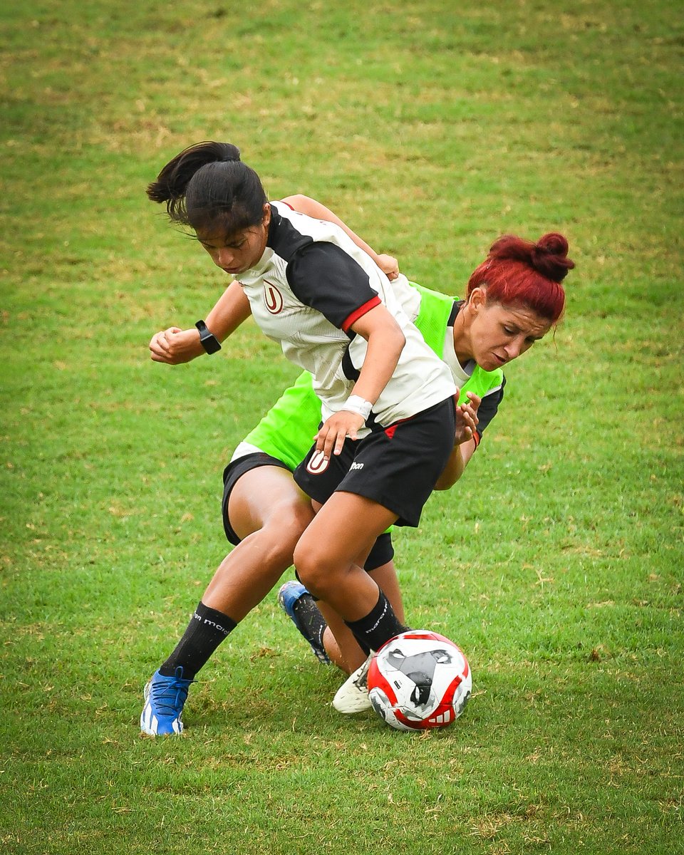 FutFemeninoU's tweet photo. 𝗙Ⓤ𝗧𝗕𝗢𝗟, 𝗚𝗔𝗥𝗥𝗔 𝗬 𝗚𝗢𝗟𝗘𝗦 ⚽🔥

#VamosLeonas https://t.co/IMSS3LhAOM
