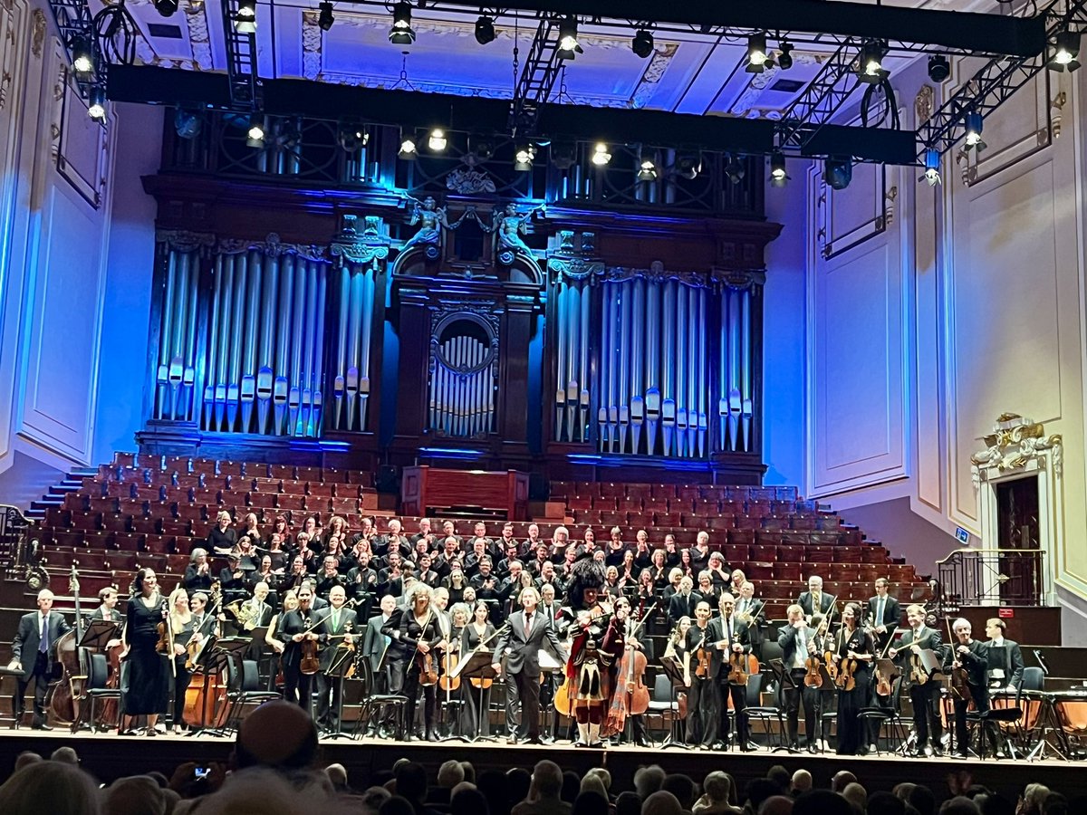 GillyHerbert's tweet photo. My first SCO concert this year and wow! The Auld Alliance was spectacular - All my favourites Maxim Emelyanychev, Karen Cargill, SCO Chorus and a surprise bagpipe performance. I won’t leave it so long next time! @SCOmusic https://t.co/pwRIEkyMVd