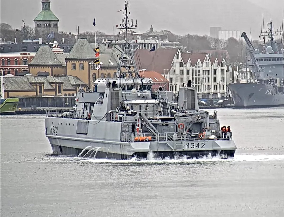 WarshipCam's tweet photo. Royal Norwegian Navy Oksoy-class minehunter HNoMS Maaloy (M342) coming into Stavanger, Norway - March 22, 2024 #hnomsmaaloy #m342
SRC: webcam https://t.co/9sDbDWk2aD