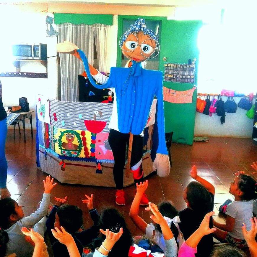 CulturaRem's tweet photo. 🎭¡Alegrías infantiles!

🎭Llega el Proyecto Sociocultural Buenaventura de la Casa de Cultura Estanislao Acosta Montero a la casita infantil Los Zapaticos de Rosa de la escuela primaria Fabricio Ojeda.

#octavavillacultural #SomosCultura #NuestroRemedios #CubaEsCultura https://t.co/X647BbjmR6