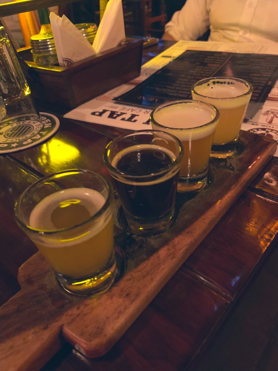JamieTPE2021's tweet photo. 只有在印度的時候，才有機會和夥伴來啤酒屋 #Brewery 

本來叫 #Blone, 改名 #Opentap
這個Section-29 恐怕少則有10家Brewery

兩個下酒菜、兩杯500ml Premium 
非常好喝

1,750 Rupees (670台幣) https://t.co/GJLLpwfCmz