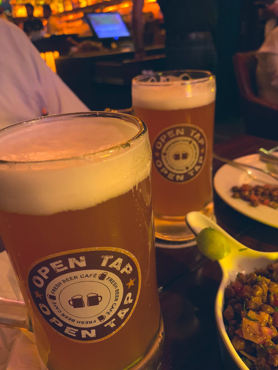 JamieTPE2021's tweet photo. 只有在印度的時候，才有機會和夥伴來啤酒屋 #Brewery 

本來叫 #Blone, 改名 #Opentap
這個Section-29 恐怕少則有10家Brewery

兩個下酒菜、兩杯500ml Premium 
非常好喝

1,750 Rupees (670台幣) https://t.co/GJLLpwfCmz