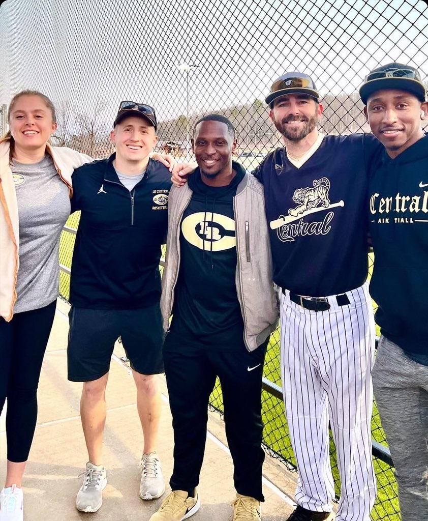 Landon Moore tweet media