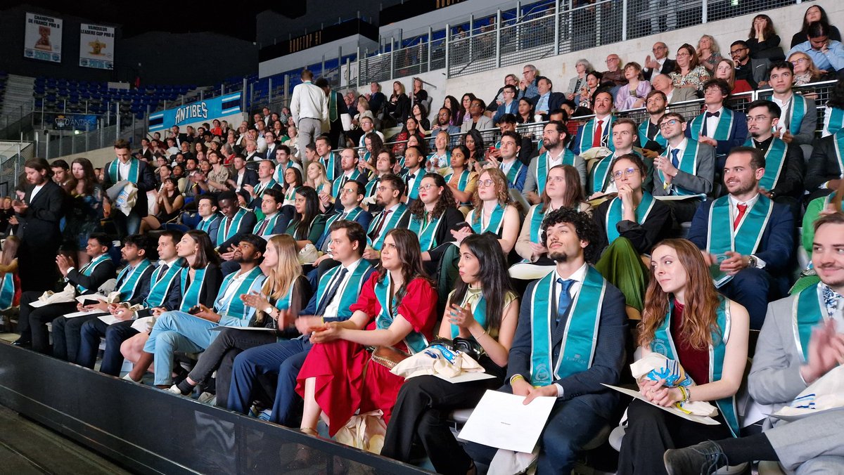 LLondeix's tweet photo. Cérémonie de remise des diplÎmes de l'Institut @EURECOM à l'#Azurarena d'@antibes_jlp , 213 étudiants pour 35 nationalités, une belle incarnation de la dimension internationale de la #TechnopÎle de @SophiaAntip0lis !
#DavidGesbert https://t.co/lyA3Au5txZ
