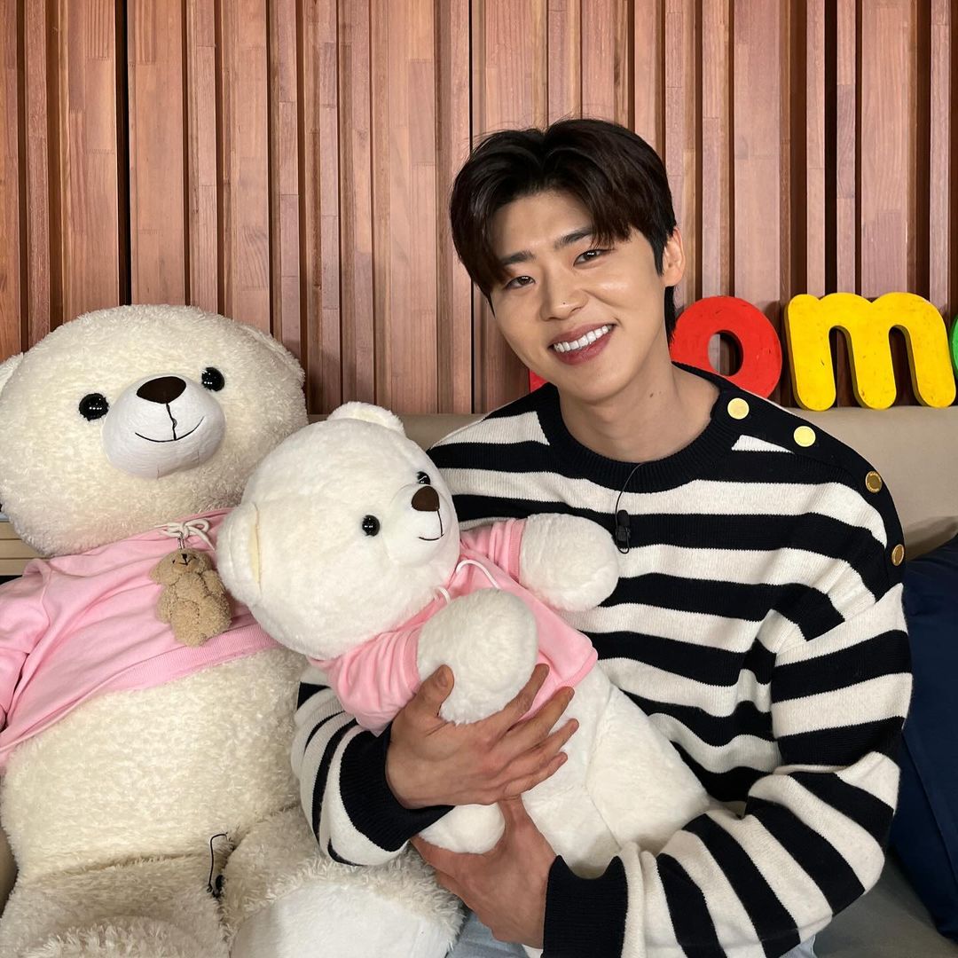 bear_0308_'s tweet photo. 등장부터 귀여웠다고!!!!!
트롯가수는 뭔가 나이에 비해 어른스러울것같은? 편견같은게 있었는데 왠 애샛기가😅 https://t.co/to2YukU4Oj