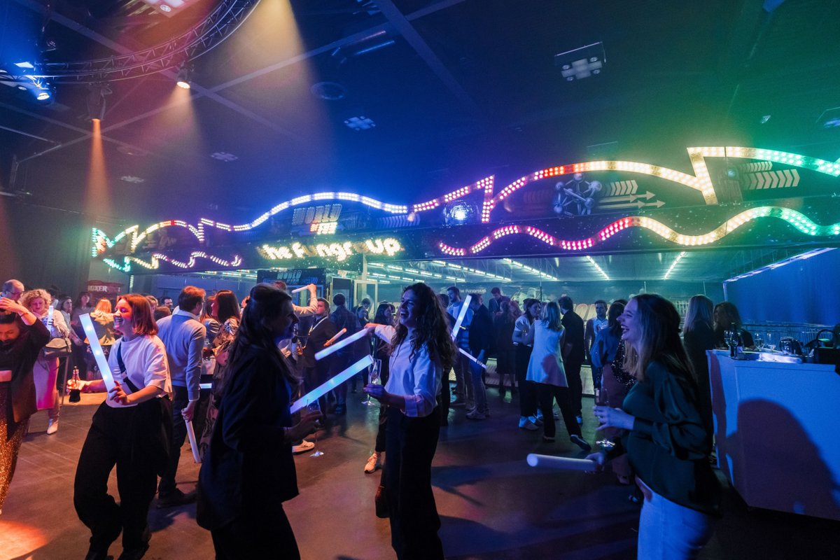 Throwback naar de geweldige Nacht van de Marketing georganiseerd door Studio Copain in Kortrijk Xpo vorige week donderdag! Een bruisende avond vol creativiteit, inspiratie en natuurlijk heel veel plezier 🚀
