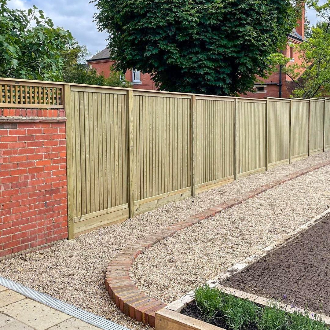 One of our Approved Installers, RFI Fencing used our Flat Top Tongue and Groove Effect fence panels to create an ultra-uniform boundary to complement a newly created outdoor space in Ockley, Surrey - jacksons-fencing.co.uk/fencing/fencin… RFI Fencing - rfifencing.co.uk