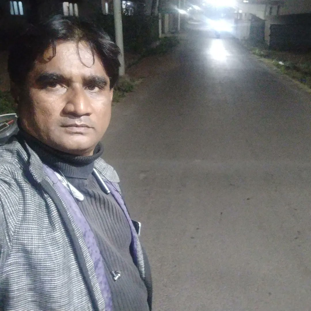 deepakchavan3's tweet photo. 8 मार्च पासून स्व खर्चाने स्पीड ब्रेकर रंगवि��्याचे माझे अभियान
सुरूच

*आज 14 वा दिवस*
एका *दिवसात 24 स्पीड ब्रेकर रंगविले*.

सकाळी 14 आणि आता रात्री 10 असे एकूण 24 स्पीड ब्रेकर रंगविले. 

*आतापर्यंत 164 स्पीड ब्रेकर रंगविले.*

दीपक चव्हाण पत्रकार https://t.co/2VURTx8cI6