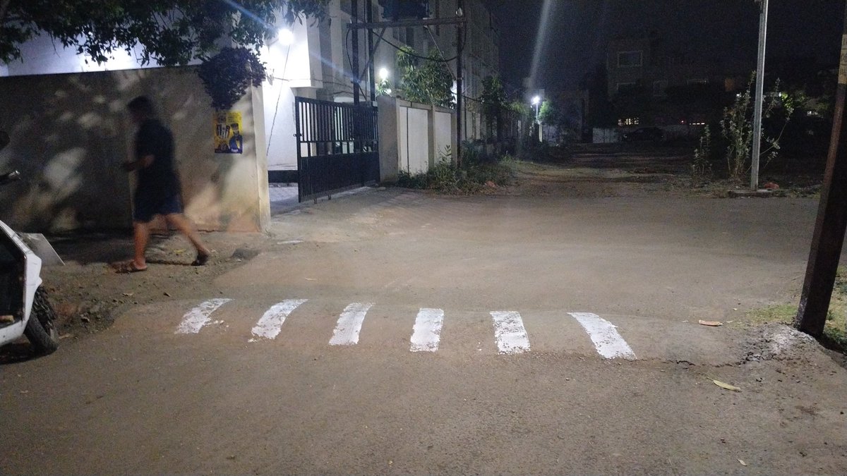 deepakchavan3's tweet photo. 8 मार्च पासून स्व खर्चाने स्पीड ब्रेकर रंगवि��्याचे माझे अभियान
सुरूच

*आज 14 वा दिवस*
एका *दिवसात 24 स्पीड ब्रेकर रंगविले*.

सकाळी 14 आणि आता रात्री 10 असे एकूण 24 स्पीड ब्रेकर रंगविले. 

*आतापर्यंत 164 स्पीड ब्रेकर रंगविले.*

दीपक चव्हाण पत्रकार https://t.co/2VURTx8cI6