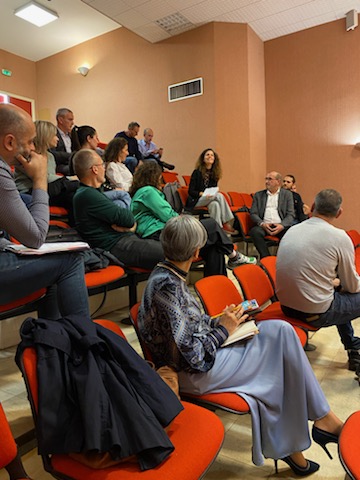 accorse's tweet photo. Ce jeudi 21 mars, les référents "découverte des métiers" des collèges de l'@accorse étaient réunis dans l'amphithéâtre de la cité scolaire Vincensini. Ils ont rencontré les représentants du monde économique. À l'initiative de l'IEN-IO de Haute-Corse et de l'adjoint au #DRAFPIC. https://t.co/SRfVZDFced