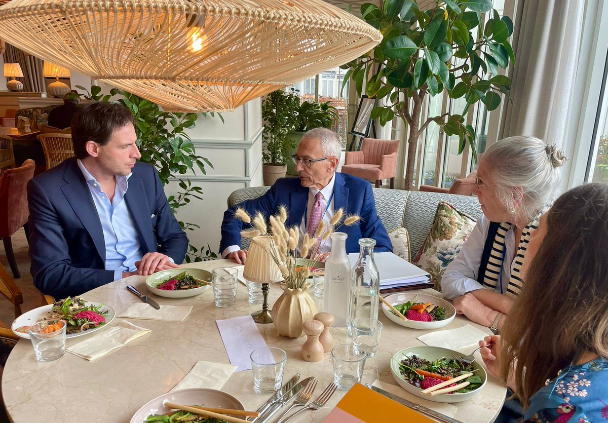 Great to meet again with 🇺🇸 Special Envoy for climate John Podesta. Strengthened cooperation and aligning with the United States is key when discussing climate finance and fighting climate change in general. It is clear we are both committed to make #COP29 a success.