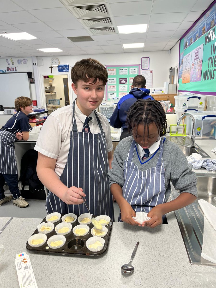 DeaneryLanguage's tweet image. Pupils made pasteis de nata - Portuguese custard tarts - in World Cooking club this week with Mrs Hill 🇵🇹 sign up for next term outside Food if you'd like to take part (Thursdays after school) @deaneryhigh