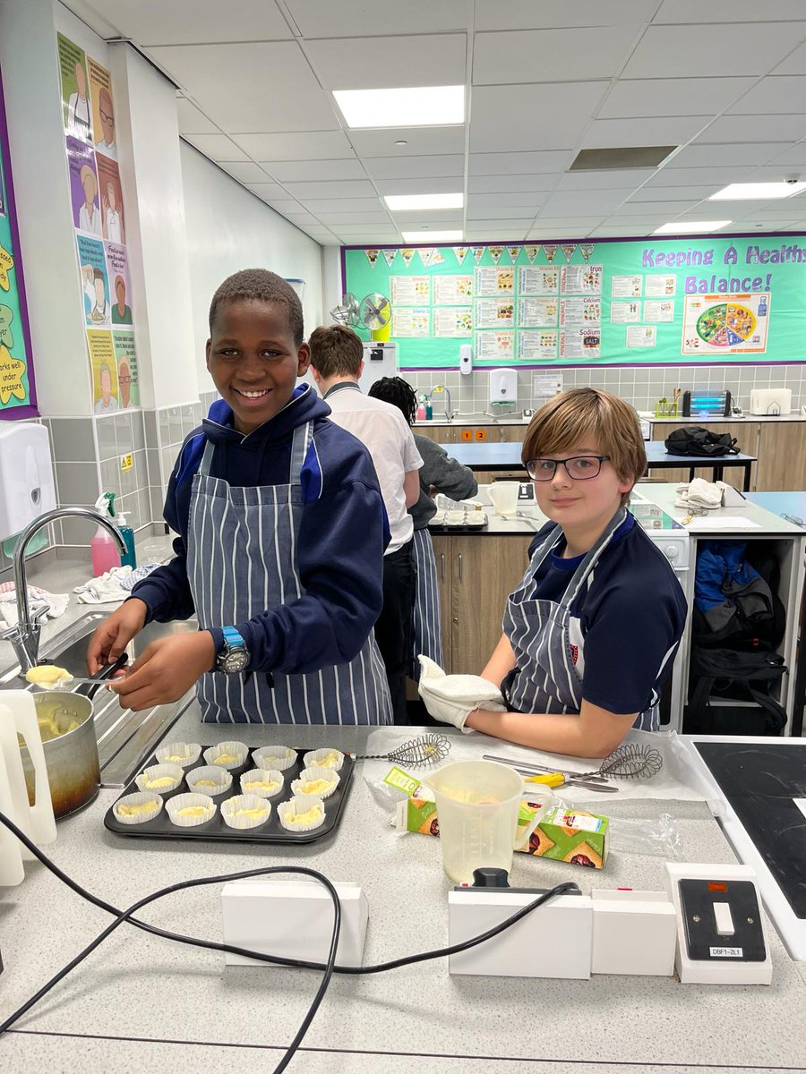 DeaneryLanguage's tweet image. Pupils made pasteis de nata - Portuguese custard tarts - in World Cooking club this week with Mrs Hill 🇵🇹 sign up for next term outside Food if you'd like to take part (Thursdays after school) @deaneryhigh