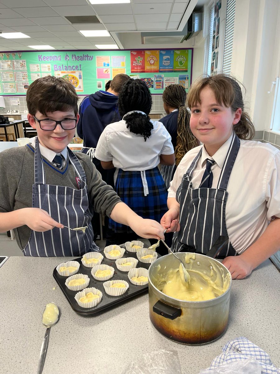 DeaneryLanguage's tweet image. Pupils made pasteis de nata - Portuguese custard tarts - in World Cooking club this week with Mrs Hill 🇵🇹 sign up for next term outside Food if you'd like to take part (Thursdays after school) @deaneryhigh