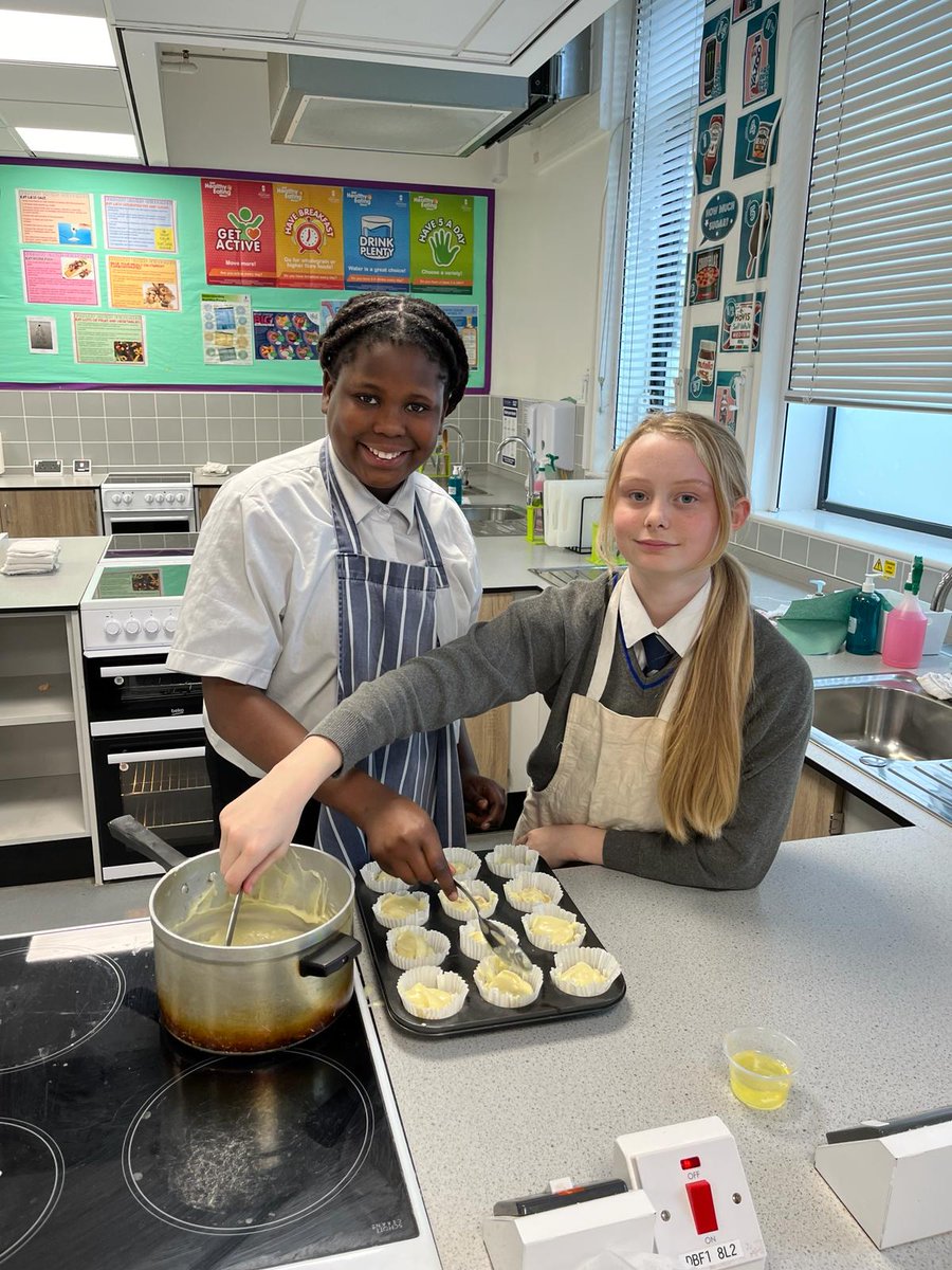 DeaneryLanguage's tweet image. Pupils made pasteis de nata - Portuguese custard tarts - in World Cooking club this week with Mrs Hill 🇵🇹 sign up for next term outside Food if you'd like to take part (Thursdays after school) @deaneryhigh