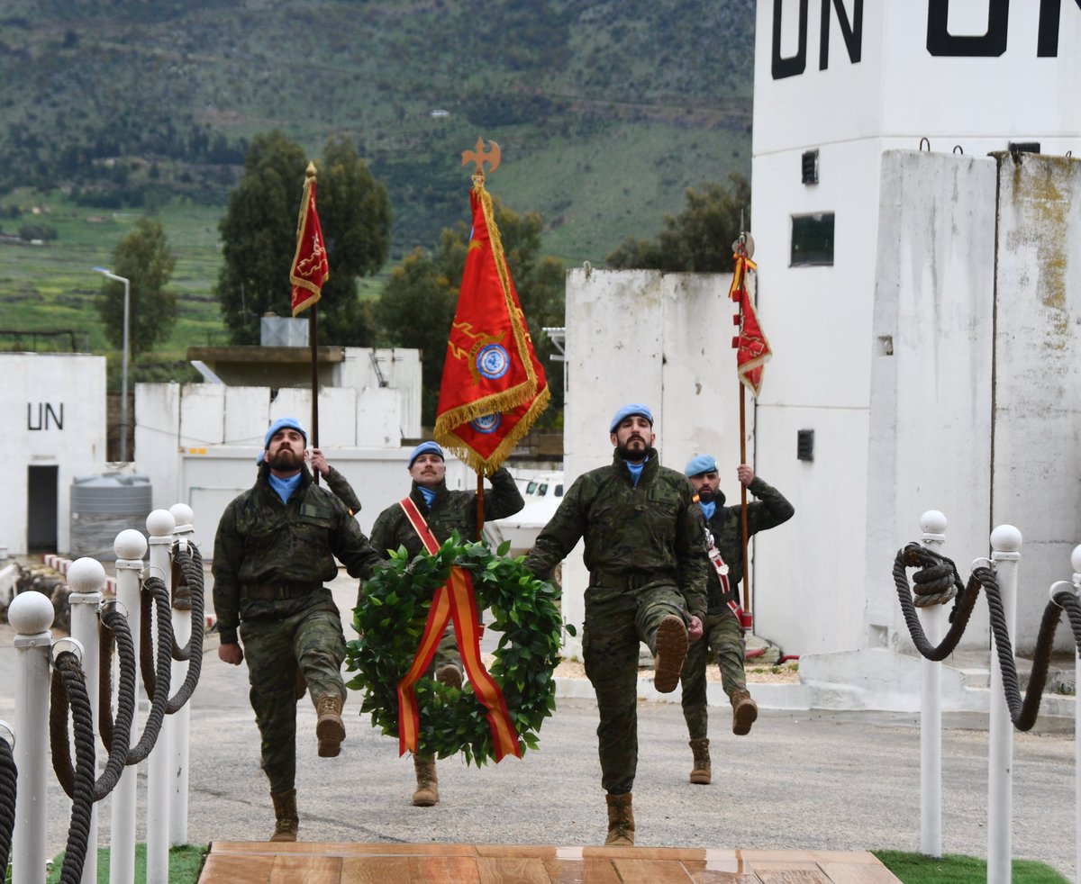 Honor y Gloria a los que dieron su vida por España.