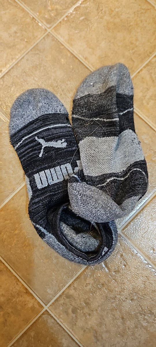 YoursToetally's tweet photo. 6k steps and need to retire this pair. Full of smells and ripe for the taking. Dm me an offer $$ #sellsocks #socks #feet #feetworship https://t.co/Cp0yP8Yvlp