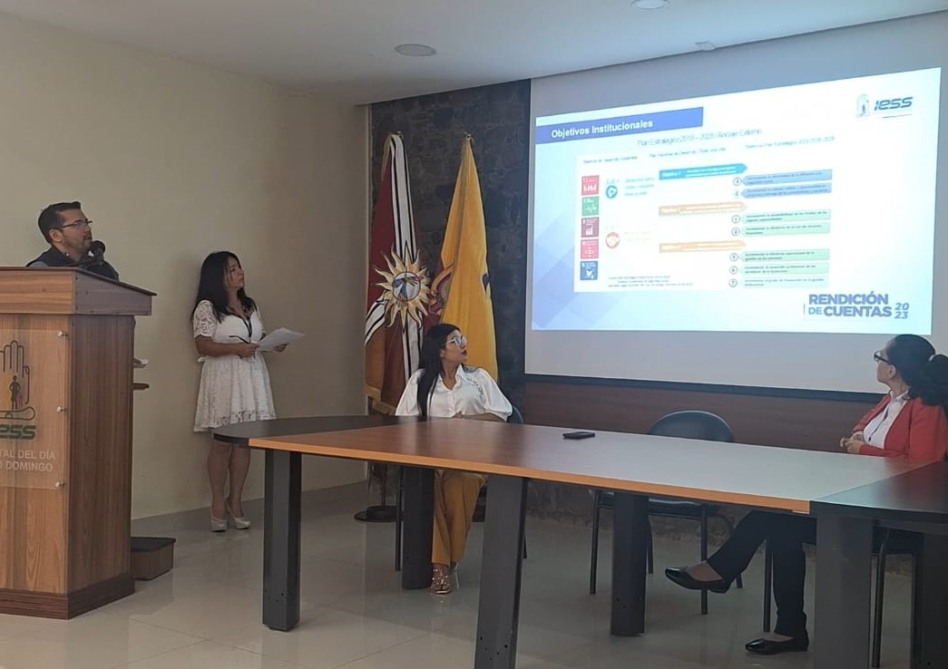 IESSStodomingo's tweet photo. #IEESteInforma | 📢 Patricio Cabrera, director administrativo del Hospital del Día @IESSStodomingo, presentó el informe de #RendicióndeCuentasIESS2023, donde resaltó que la unidad en el año 2023 atendió en Consulta Externa a 77 379 asegurados y en Emergencia a 59 482. 🏥 https://t.co/0zjSN1olw2