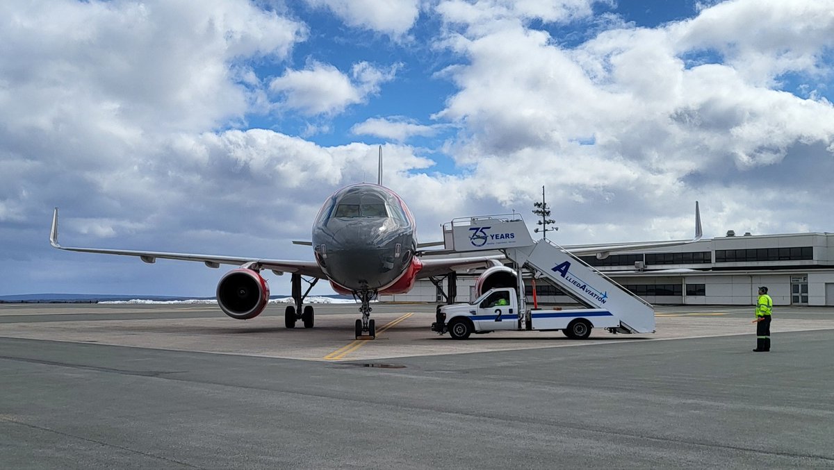 Deltafox007's tweet photo. Canada Jetlines (aircraft delivery) Airbus A320-214 #CA_Jetlines #GanderAirport #AlliedAviation #ThankYou https://t.co/WpLxlU1pJd