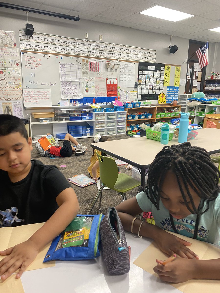 1stgraderocks1's tweet photo. We read a book about a card and how it got to grandma. So the kids are practicing their writing by making a card  for someone special! @HumbleISD_HE @ajmteach https://t.co/tIDSQCtX4d