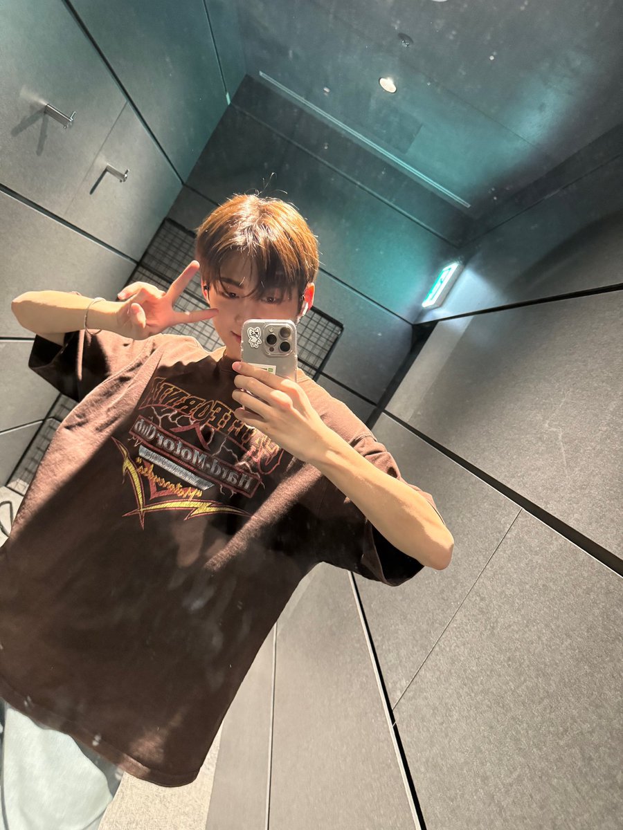 jihoonxpics's tweet photo. jihoon weverse update 

#JIHOON #한지훈 #TWS #투어스 https://t.co/ujnaXyBBXL