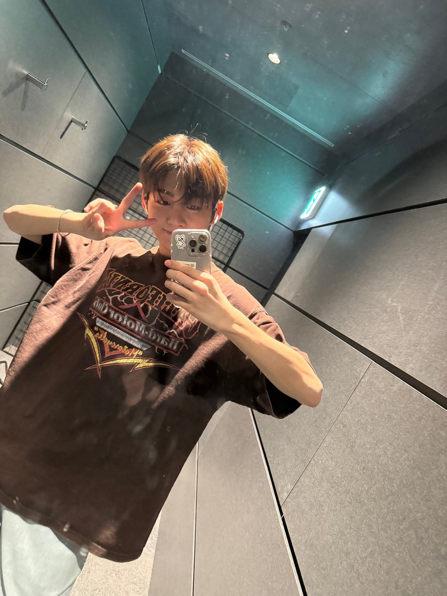 jihoonxpics's tweet photo. jihoon weverse update 

#JIHOON #한지훈 #TWS #투어스 https://t.co/ujnaXyBBXL