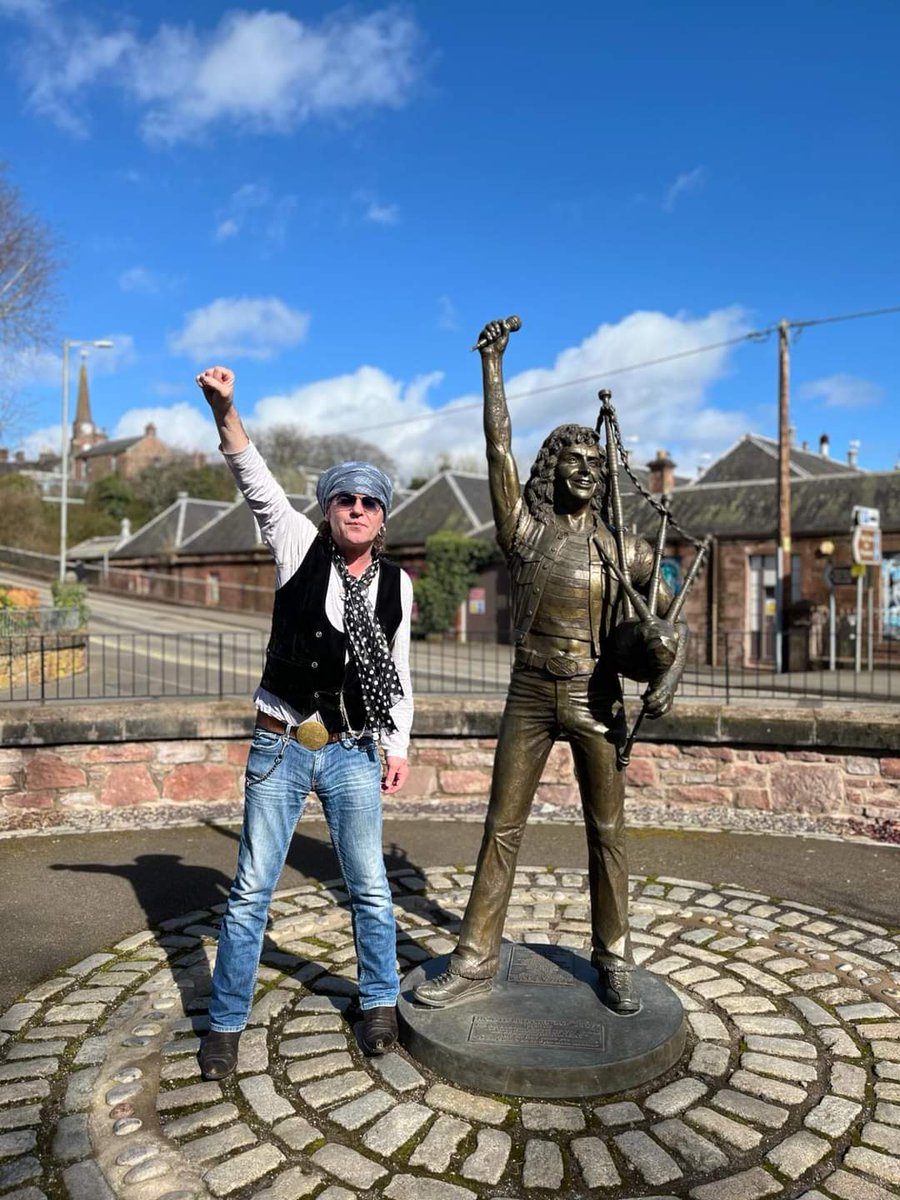 WHEN SPIKE MET BON ! Spike took some time out, whilst in Scotland to visit Bon Scott's statue. Don't forget he's appearing tonight at the Slay in Glasgow with his Rock & Roll Storyteller acoustic show