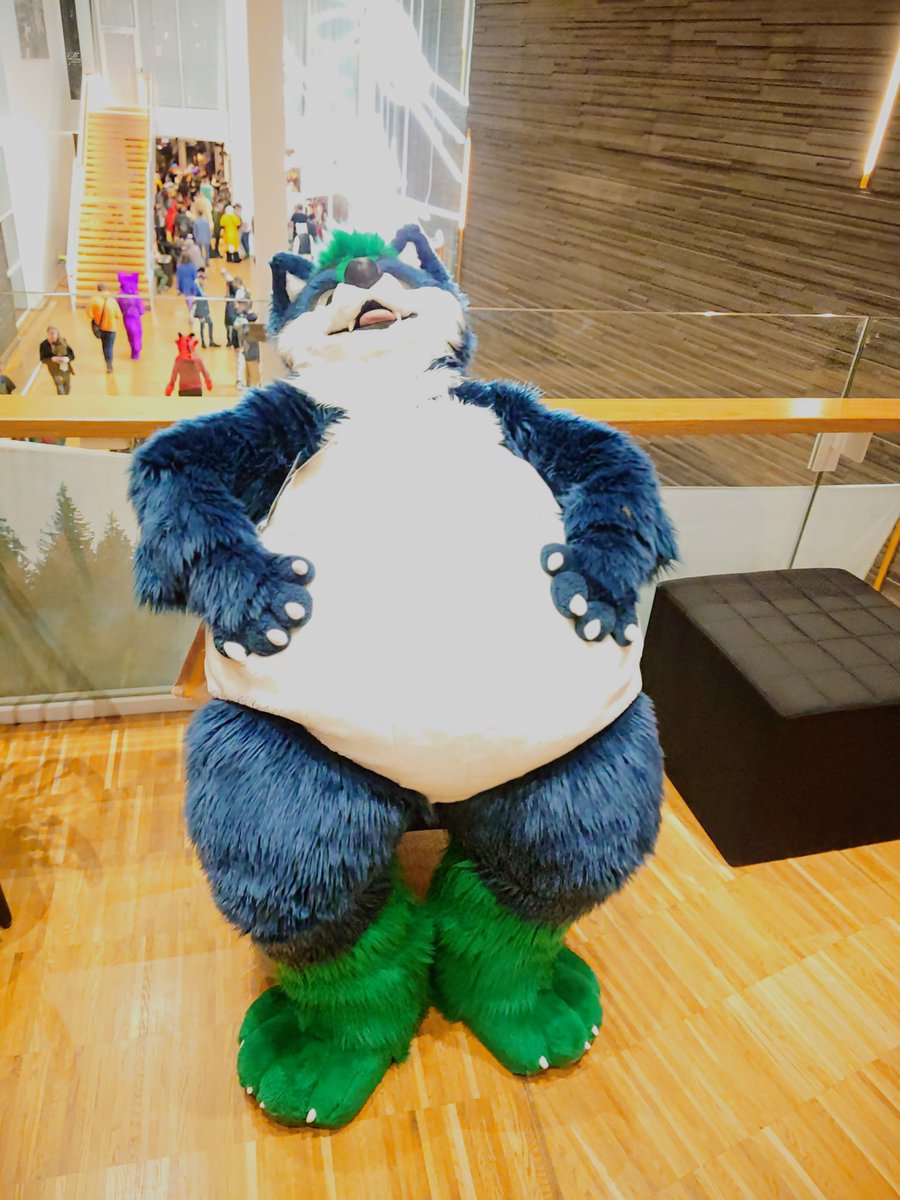 It's tough waddling around the con, especially with all the stairs to get up here! I just need a little breather... 😅

#FursuitFriday 
🪡: @PawiePaws
📸: @UnPix_Slazy