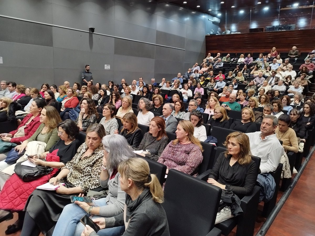 ICAV_abogacia's tweet photo. ✔️ Se retoma la actividad de la Comisión de previsión social de la abogacía del Colegio.
✔️ Se analiza la actual postura de la ministra de Seguridad Social.
 ✔️ Se aborda las acciones informativas a realizar por la Comisión junto al #ICAV https://t.co/L95lGEu3p8