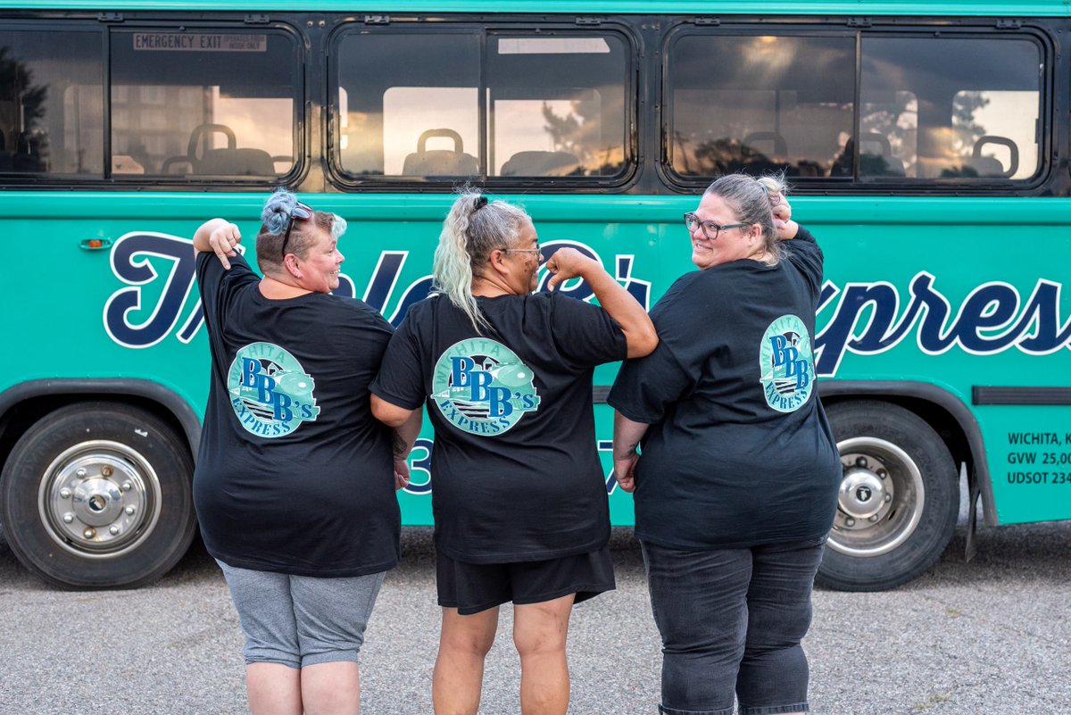 TripleBsExpress's tweet photo. Happy Friday! Who's going out this weekend? Tripe B's Express is booking Roundtrip rides to the bar for the Big Games. We also have 25 and 16 passenger buses available. Visit our website and plan ahead! https://t.co/EaVty9yTTr https://t.co/KYx3s4YzC6