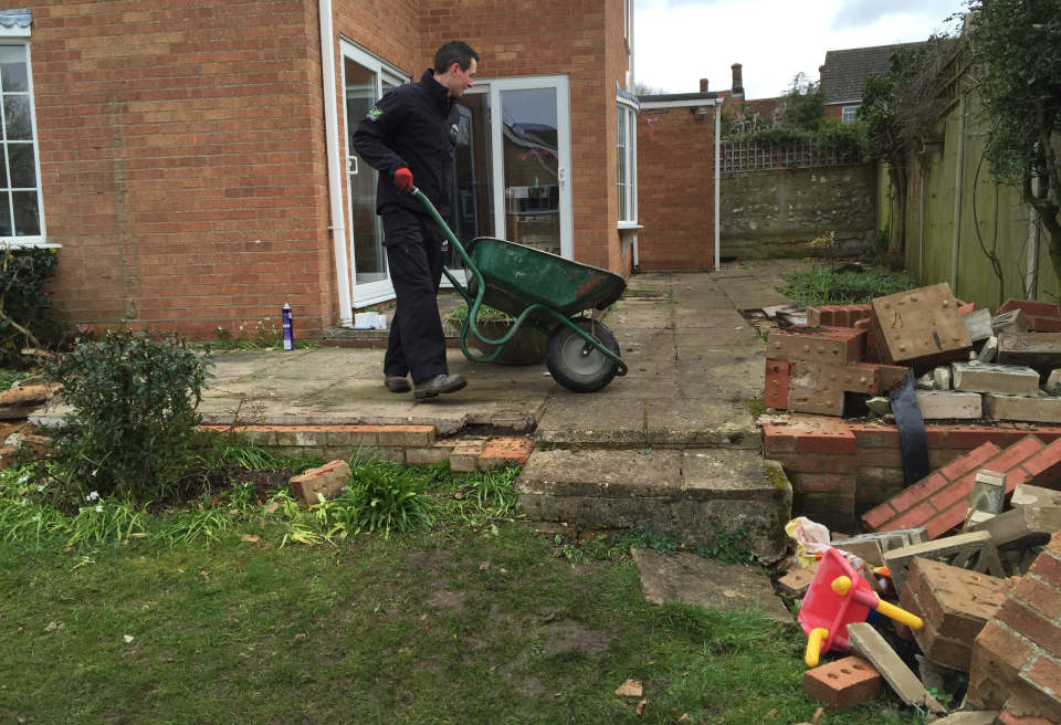 Our fully trained #gardeners help with all of your #gardening tasks - from mowing the lawn &amp; moss control to new planting, weeding, hedge trimming, pruning, ditching or pond clearance

mnhorticulture.com/gardening/gard…

#horticulture #solutions #norfolk