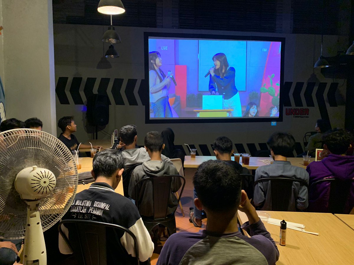 KlatenFam48's tweet photo. Nobar F48Klaten

#EliteRoom #Klaten48Fam
#Jeketian #WotaKlaten48 https://t.co/UFbIXOazcY