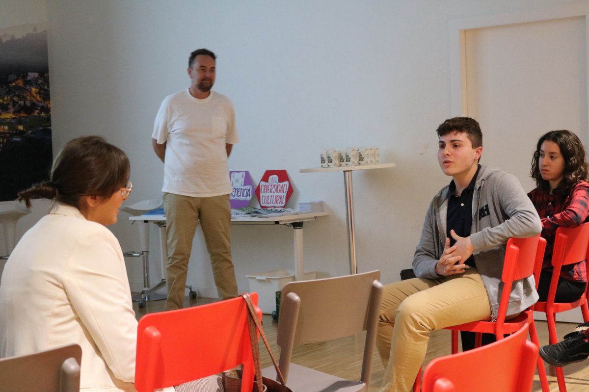 fg_ull's tweet photo. 💭 ¡La creatividad al servicio de la convivencia! 🤝
🖌️ La juventud de Santa Cruz de Tfe. transforma ideas en acción con historias-cómic y microrrelatos que celebran nuestra riqueza cultural, bajo el marco del proyecto europeo #NETIDEA 🎨
Más info. 👉 https://t.co/YGTcfHg4R4 https://t.co/315YuVjaEa