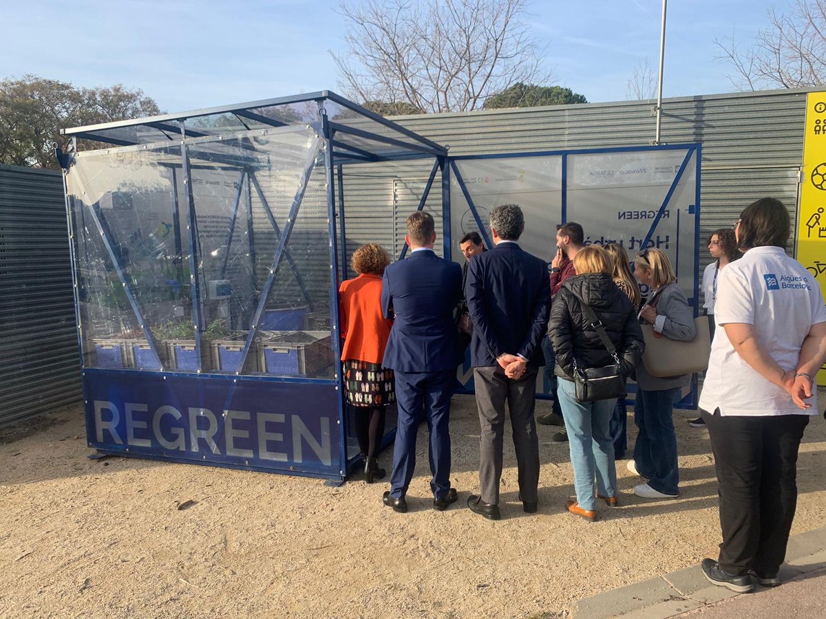 💚El nostre projecte #Regreen es pot veure a #SantJoanDespí. Avui el visitem de la mà de l'alcaldessa de @AjSJDespi, Belén García i el nostre conseller delegat, @FelipeCamposlh Aquesta és una iniciativa per donar a conèixer com donem una nova vida a l'#aiguaregenerada